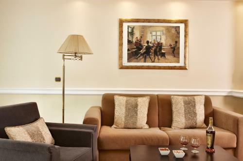 Ava Hotel And Suites