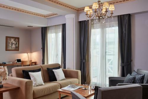 Ava Hotel And Suites