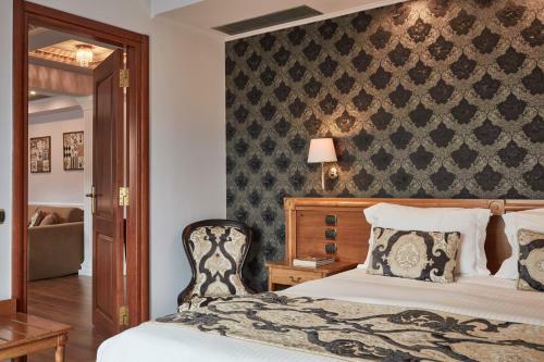 Ava Hotel And Suites