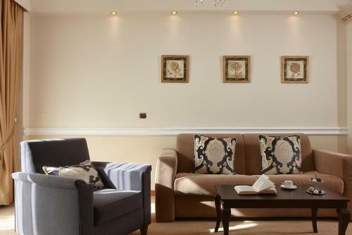 Ava Hotel And Suites