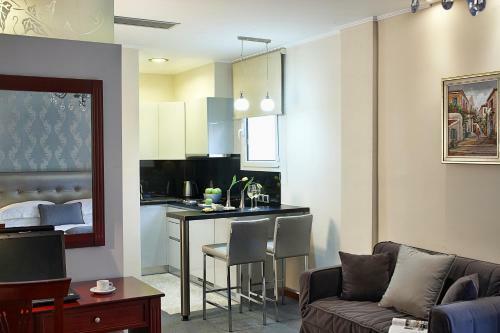 Ava Hotel And Suites