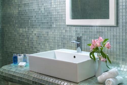 Hotel White Santorini Suites & Spa