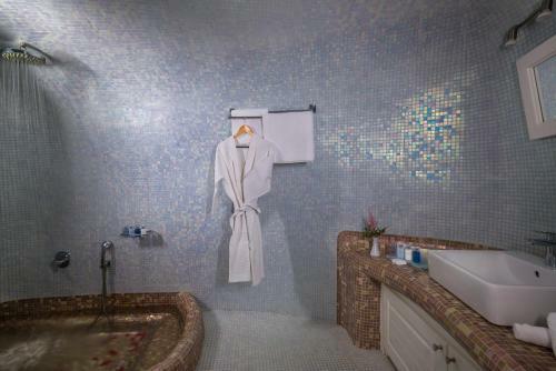 Hotel White Santorini Suites & Spa