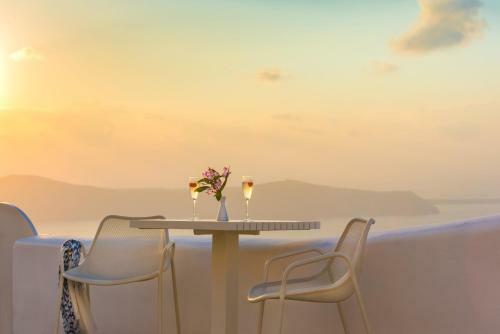 Hotel White Santorini Suites & Spa