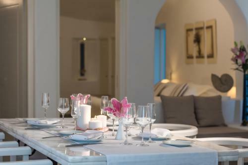 Hotel White Santorini Suites & Spa