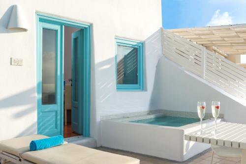 Hotel White Santorini Suites & Spa