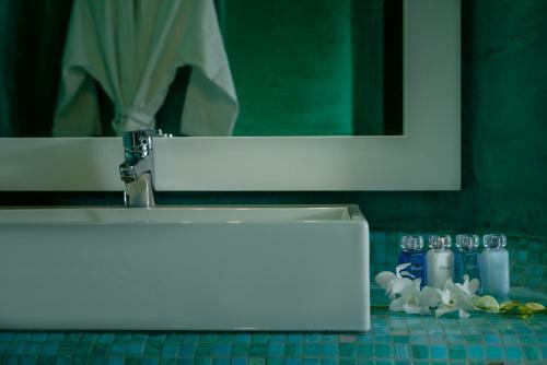 Hotel White Santorini Suites & Spa