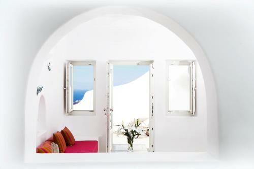 Hotel White Santorini Suites & Spa