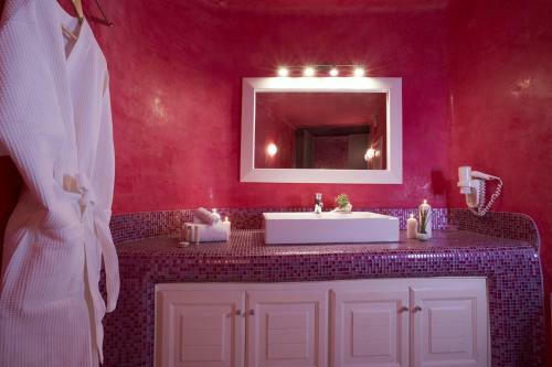 Hotel White Santorini Suites & Spa