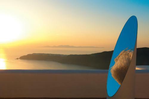 Hotel White Santorini Suites & Spa