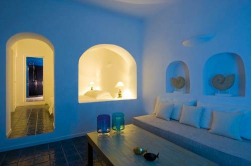 Hotel White Santorini Suites & Spa