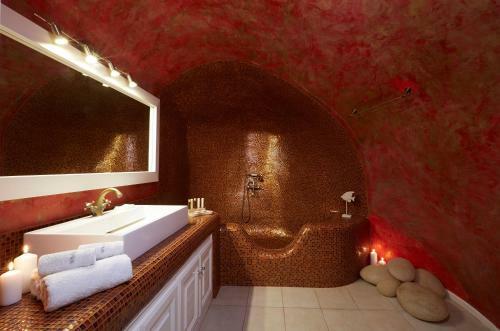 Hotel White Santorini Suites & Spa