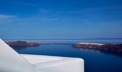 Hotel White Santorini Suites & Spa