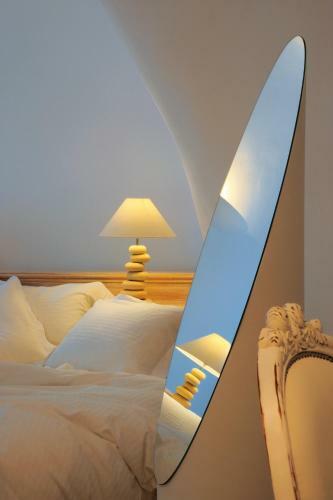 Hotel White Santorini Suites & Spa