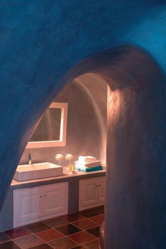 Hotel White Santorini Suites & Spa