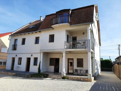 Familia Apartmanh�z