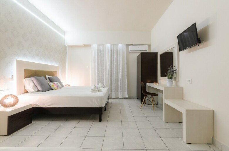 Mouria Studios & Apartments