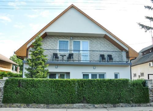 Magyar Apartman Iii.