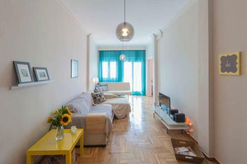 Bright Thessaloniki Apartment