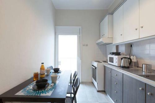 Bright Thessaloniki Apartment