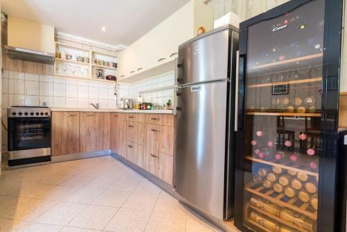 Nemes Apartmanh�z