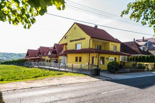 Nemes Apartmanh�z