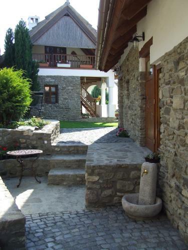 Hostal Cs�t� Vend�gh�z