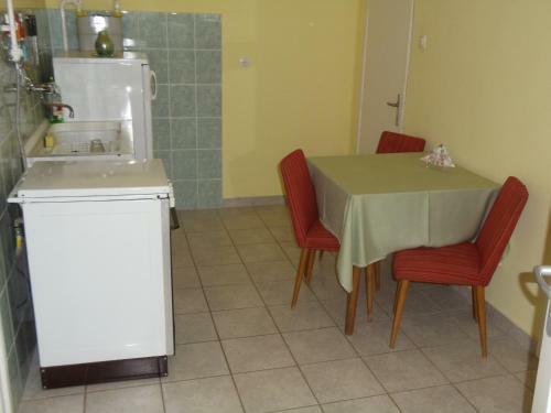 Marg� Vend�gh�zak 2