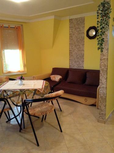 Margit Apartman Szurmai