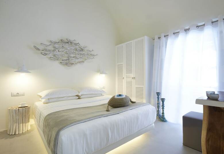Eolia Kamari Villa