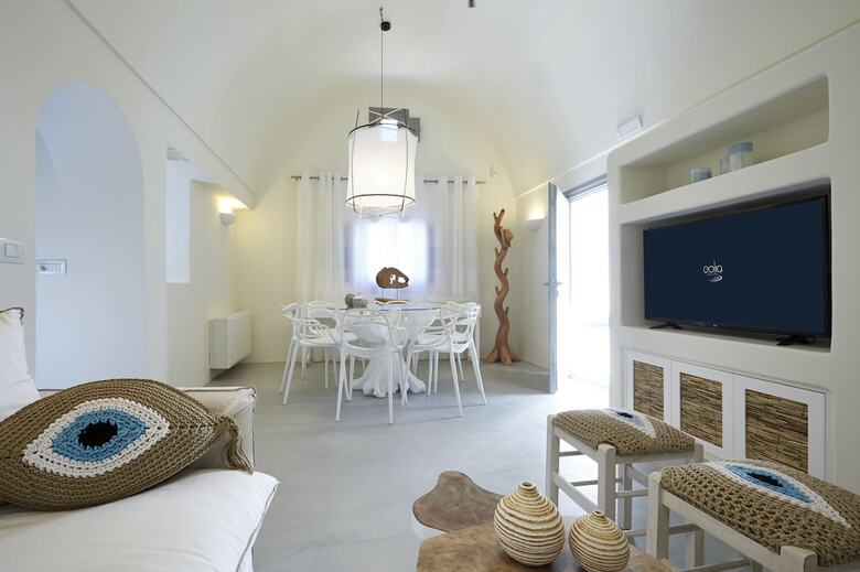 Eolia Kamari Villa