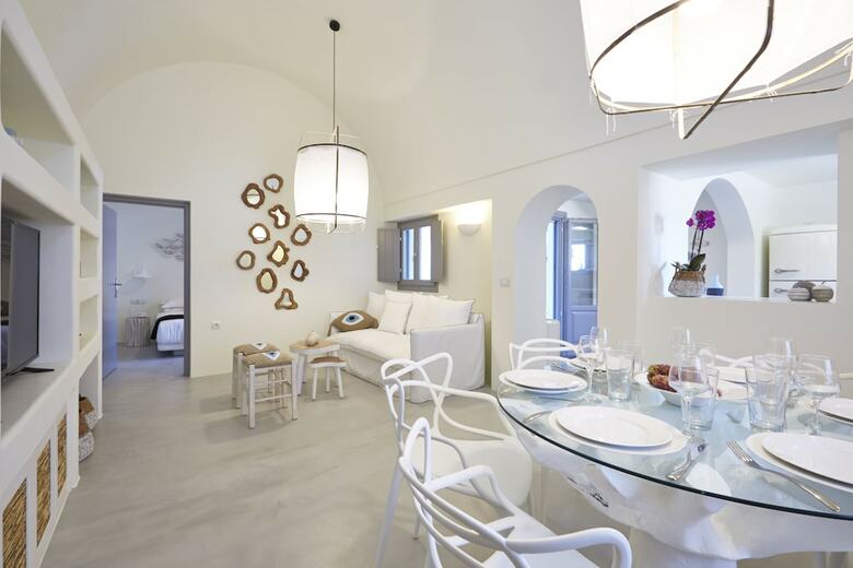 Eolia Kamari Villa