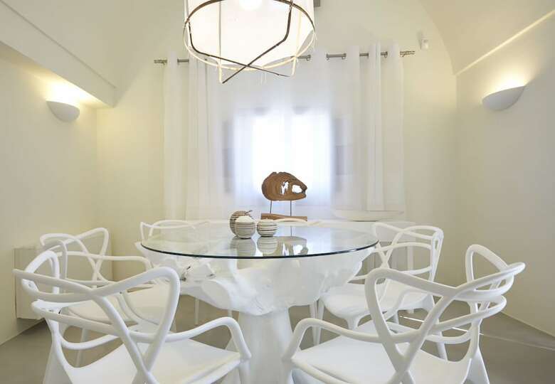 Eolia Kamari Villa