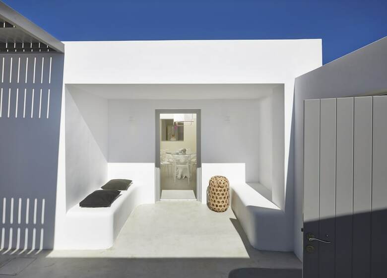 Eolia Kamari Villa
