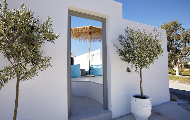 Eolia Kamari Villa