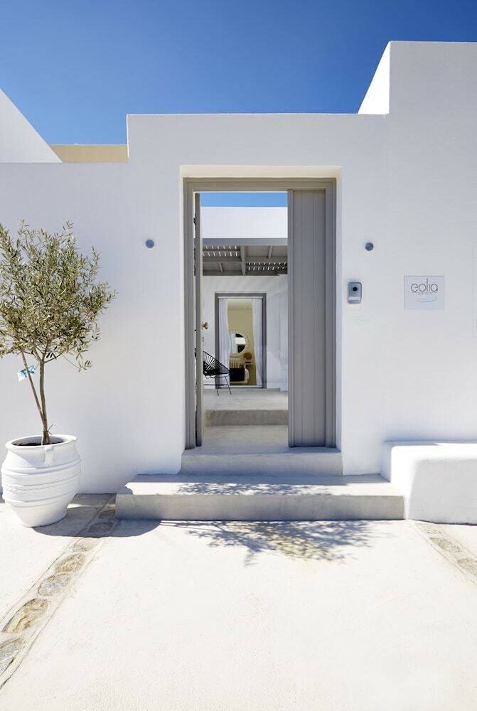 Eolia Kamari Villa