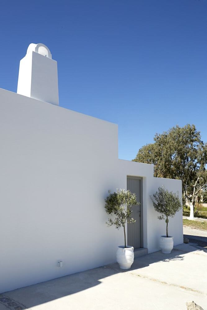 Eolia Kamari Villa