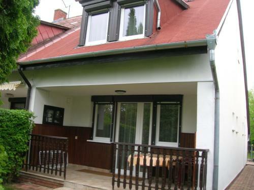 Mona Apartman