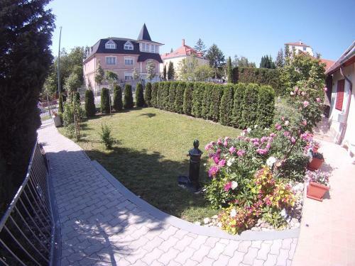 Napsug�r Apartmanh�z
