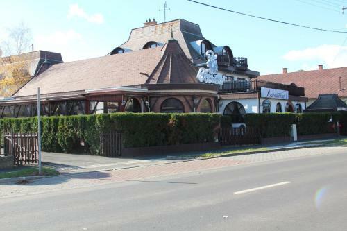 Karikas Hotel