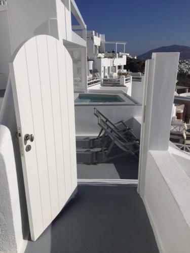 Altana Cliffside Villas