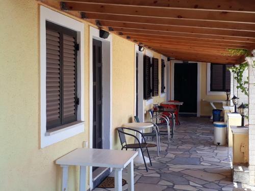 Akis Apartments