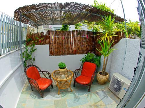 Hostal Glaros Guesthouse
