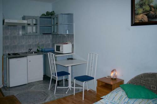 Mary-ann Non-stop Apartments