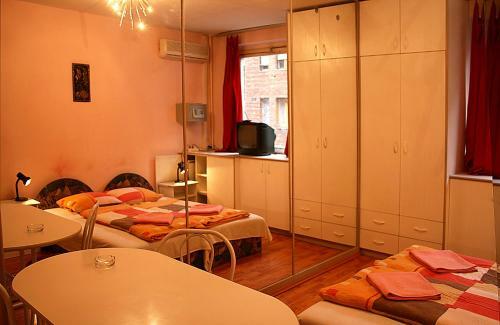 Mary-ann Non-stop Apartments