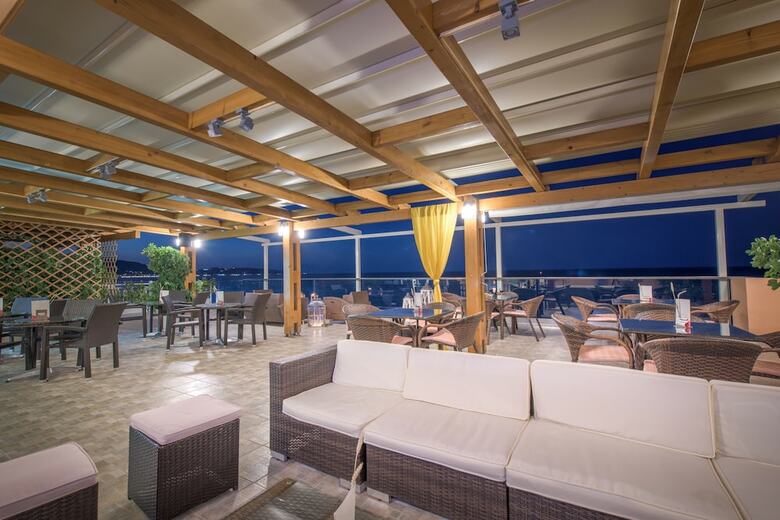 Aparthotel Anemona Beach Hotel