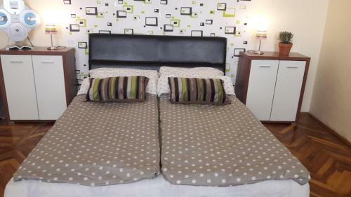 K�roly Apartments