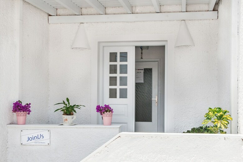 Hostal Join Us Low Cost Rooms