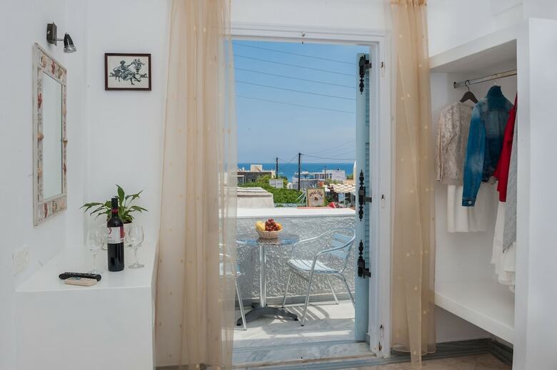 Hostal Join Us Low Cost Rooms