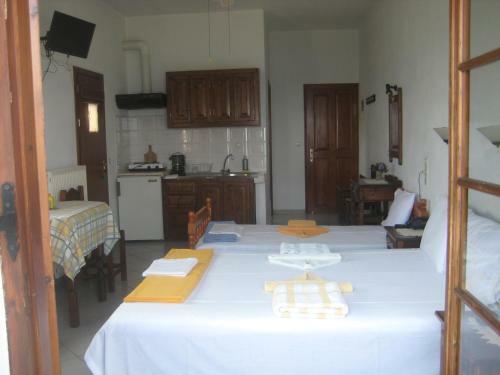 Felitsia Apartments & Studios